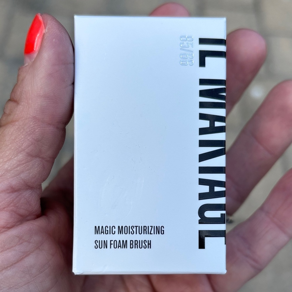IL MAKIAGE Magic Moisturizing Sun Foam Brush in White